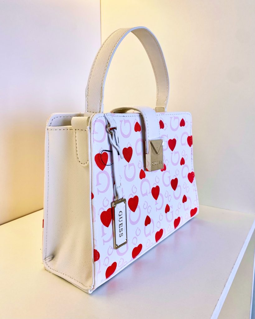 Cartera Guess Hearts Top Handle con Cadena Desmontable